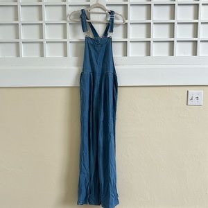 Women’s flowy chambray overalls size large never worn